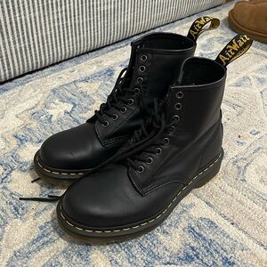 Blk Dr. Martens
